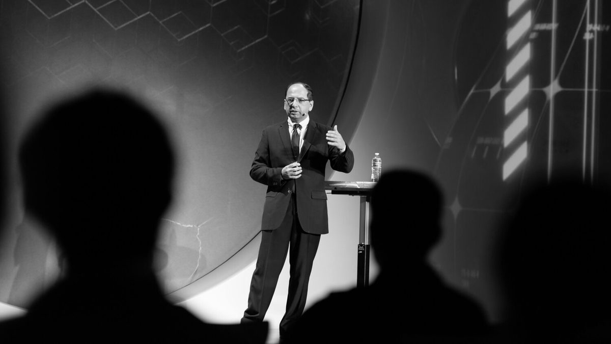 Amir Husain speaking on stage